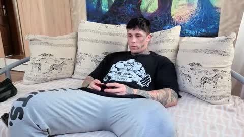 Snapshot of skirlingod chatting on October 13, 7:43 am skirlingod online show from October 13, 7:43 am