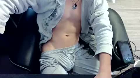 skrogdog online show from April 30, 6:24 pm