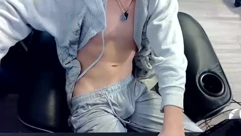 skrogdog online show from May 1, 8:58 pm