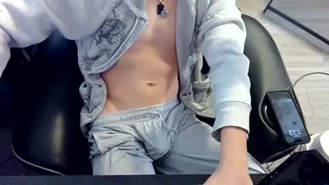 skrogdog online show from May 31, 5:33 pm