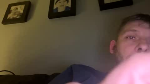 Snapshot of skuzzy25 chatting on September 13, 10:56 pm skuzzy25 online show from September 13, 10:56 pm