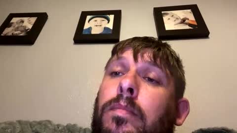 Snapshot of skuzzy25 chatting on September 27, 7:22 pm skuzzy25 online show from September 27, 7:22 pm