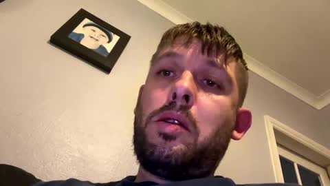 Snapshot of skuzzy25 chatting on September 10, 5:52 am skuzzy25 online show from September 10, 5:52 am