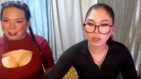Snapshot of sky_fox_sweetxx chatting on October 22, 9:34 am online show from October 22, 9:34 am