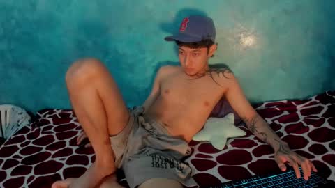 sky_wild online show from December 17, 2:51 am