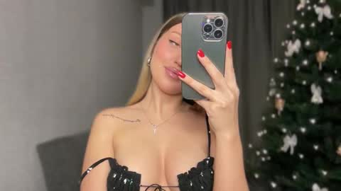 GARRY AND SOPHIA online show from November 30, 7:21 pm