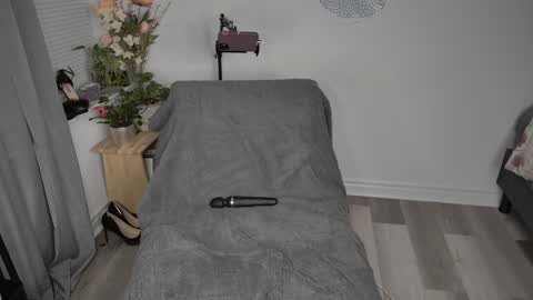 skylar bird online show from February 5, 4:27 am