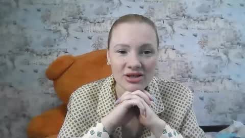 Skyler online show from October 18, 11:25 am