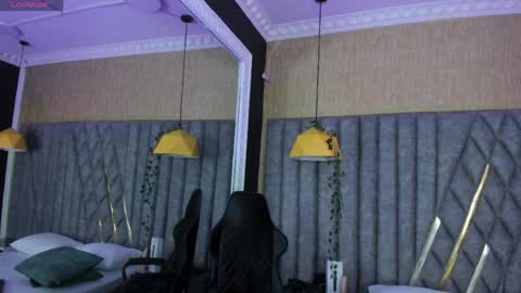 skylerbloom online show from April 18, 5:09 am