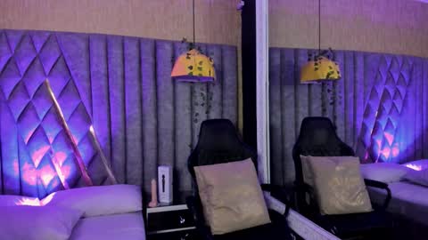 skylerbloom online show from March 26, 3:01 am