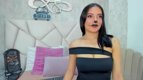 Skyler online show from October 31, 9:37 pm