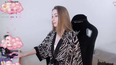 Snapshot of skyqueeni chatting on January 10, 12:26 pm Nastya online show from January 10, 12:26 pm