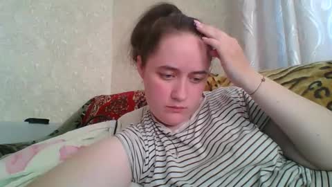 skyressie333 online show from May 11, 1:40 pm
