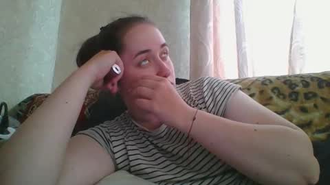 skyressie333 online show from May 26, 10:43 am