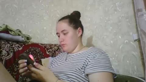 skyressie333 online show from October 18, 5:50 pm