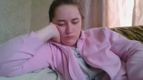 skyressie333 online show from April 9, 6:52 am