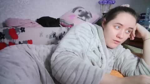 skyressie333 online show from February 22, 7:03 pm