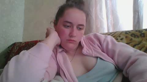 skyressie333 online show from May 9, 1:06 pm