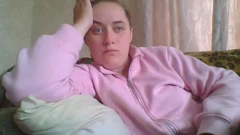 skyressie333 online show from May 10, 1:17 pm