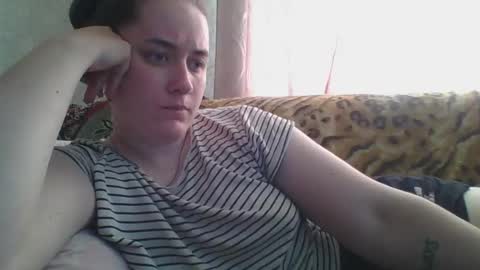 skyressie333 online show from May 14, 7:06 am