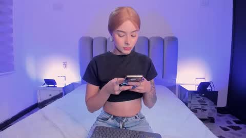 Snapshot of skythompson chatting on September 18, 4:27 am skythompson online show from September 18, 4:27 am