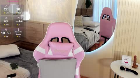 Snapshot of skyylee_ chatting on October 7, 1:40 pm abby online show from October 7, 1:40 pm