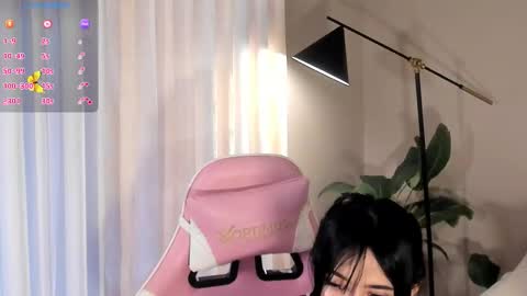 Snapshot of skyylee_ chatting on October 1, 12:59 pm abby online show from October 1, 12:59 pm