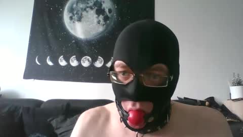Snapshot of slaveforgodess chatting on February 27, 10:44 am slaveforgodess online show from February 27, 10:44 am