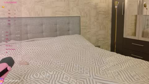 Rue or Sandra online show from March 10, 9:02 am