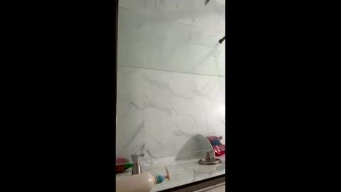 slimbuttniceguy online show from December 1, 6:32 pm