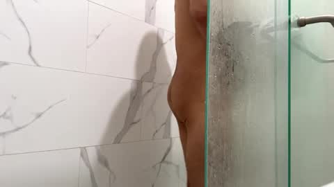 slimbuttniceguy online show from January 11, 7:05 pm