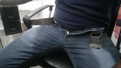 Snapshot of slimjimorange9 chatting on October 3, 7:22 pm slimjimorange9 online show from October 3, 7:22 pm