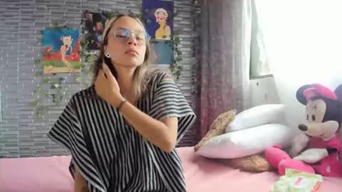 Snapshot of slone03 chatting on October 16, 7:24 pm slone03 online show from October 16, 7:24 pm