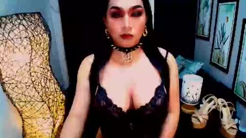 Snapshot of sluthotcummer69x chatting on December 6, 6:31 am EMPRESS GODDESS KRISTINE online show from December 6, 6:31 am