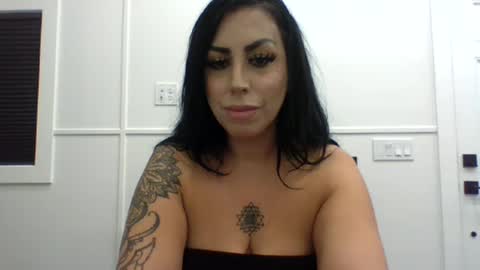Snapshot of slutty_cupcakes chatting on September 18, 9:02 am slutty_cupcakes online show from September 18, 9:02 am