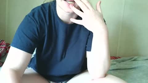 Slutty redhead3 online show from May 31, 5:22 pm