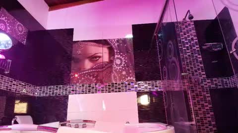 Small Hot19 online show from March 10, 10:08 am