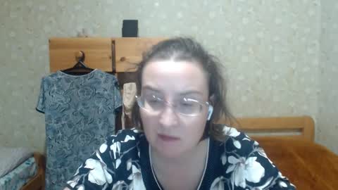 Snapshot of smart_rose chatting on October 13, 10:45 pm smart_rose online show from October 13, 10:45 pm