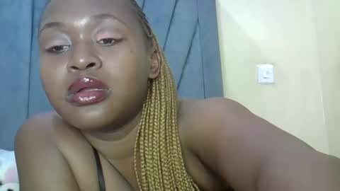 Snapshot of smiley_berry chatting on September 28, 10:52 pm smiley_berry online show from September 28, 10:52 pm
