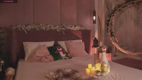 Mia online show from December 16, 9:26 am