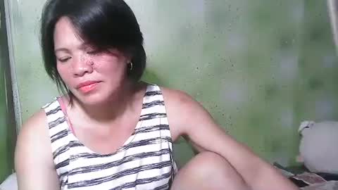 Snapshot of smilinglady27 chatting on February 26, 12:38 pm smilinglady27 online show from February 26, 12:38 pm