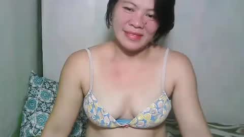 Snapshot of smilinglady27 chatting on October 9, 1:05 pm smilinglady27 online show from October 9, 1:05 pm
