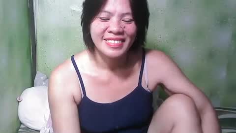 Snapshot of smilinglady27 chatting on March 6, 10:47 pm smilinglady27 online show from March 6, 10:47 pm
