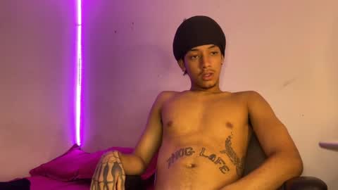 smith_kiki66 online show from May 25, 11:49 am