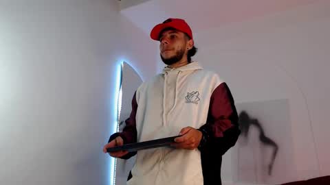 777 online show from March 23, 11:32 pm