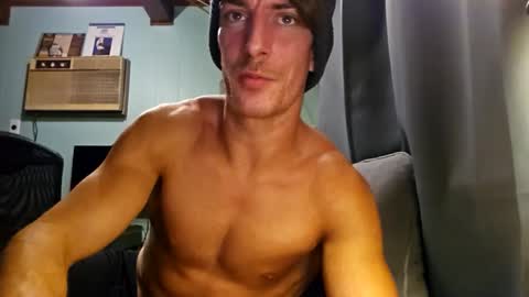 Snackyyyy online show from February 3, 2:41 am