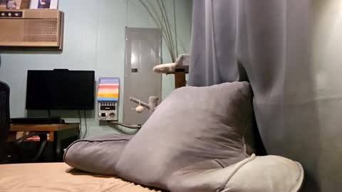 Snackyyyy online show from February 11, 2:59 am