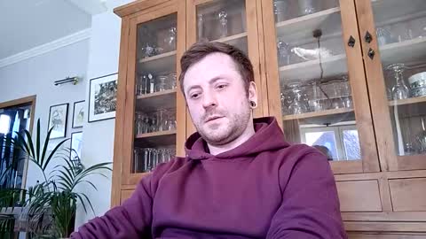 snoecks online show from March 15, 12:41 pm