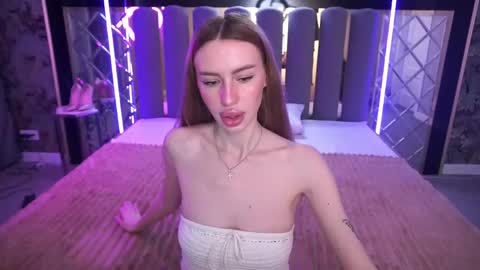 snow_whiteeex online show from May 9, 5:24 am