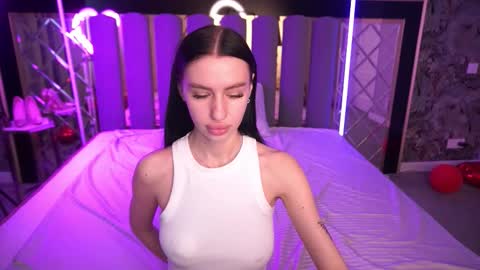 snow_whiteeex online show from March 30, 7:19 am